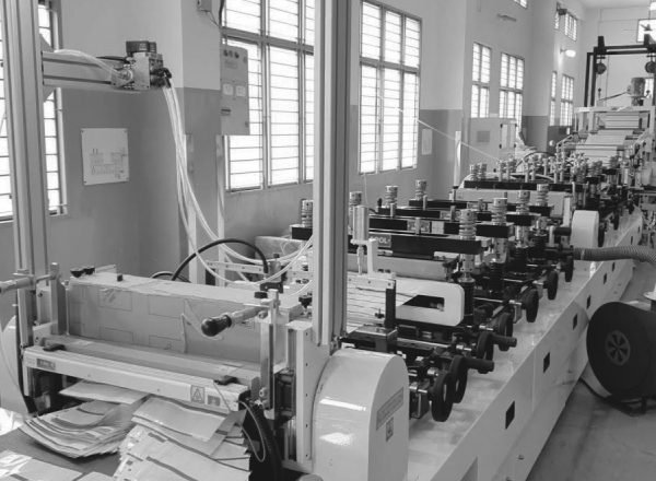 High-speed pouching machine